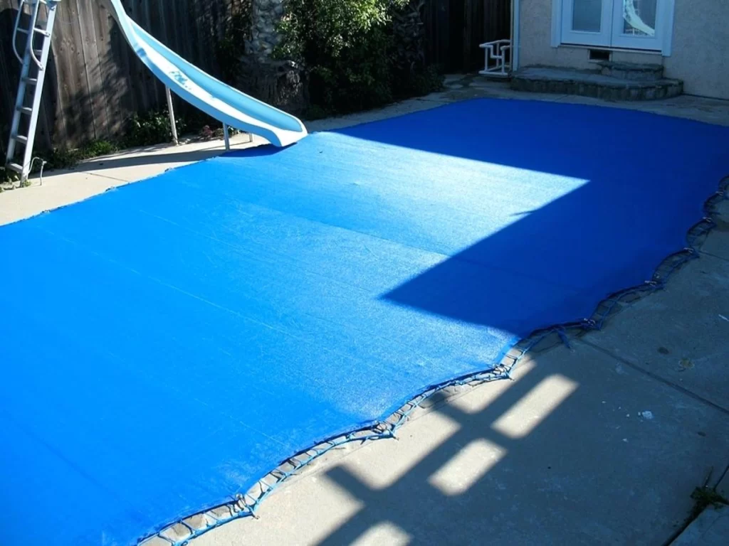 Leaf catcher pool cover